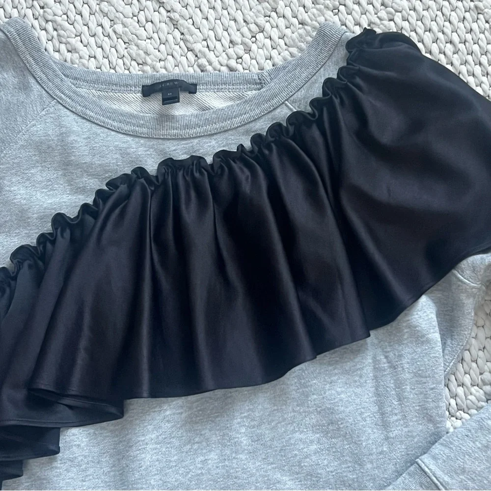 J CREW Gray Sweatshirt Top Black Satin Ruffle Detail Womens Size MEDIUM EUC